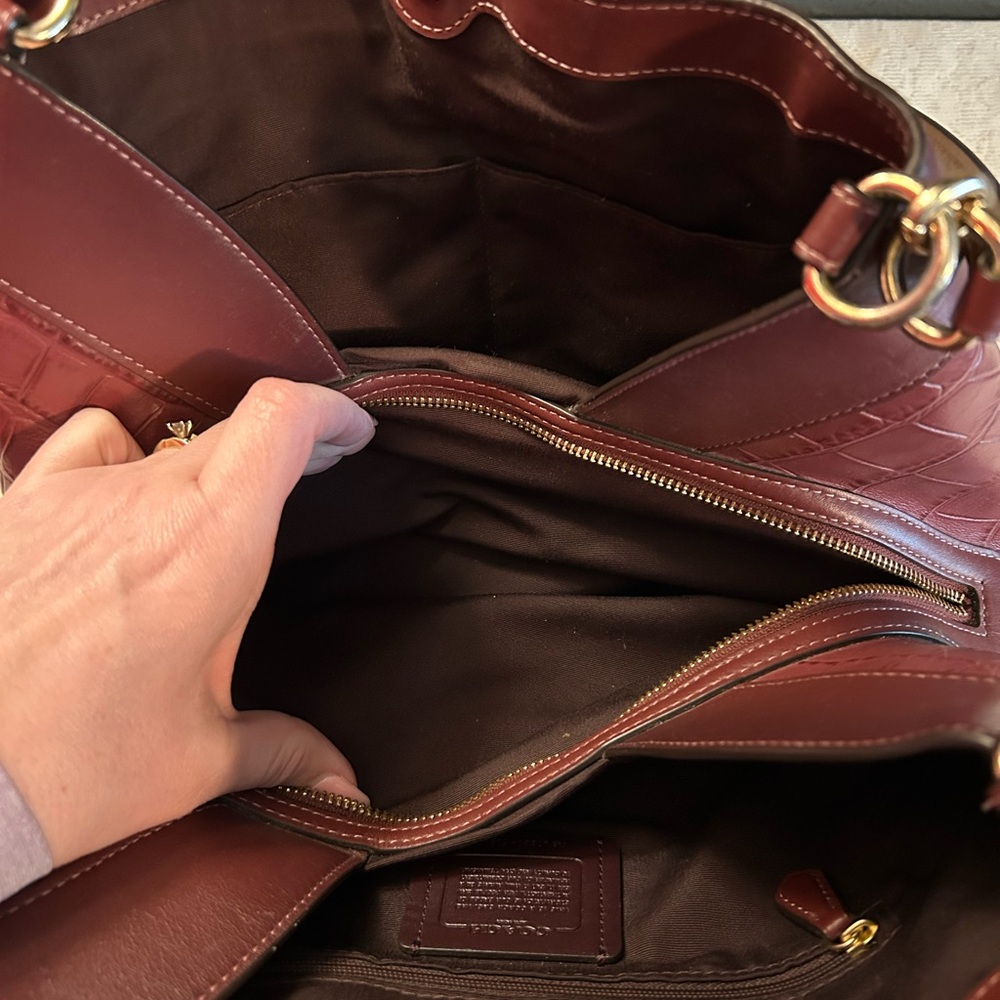 Coach Kristy Shoulder Bag Burgundy Patterned - Picture 9 of 9